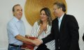 Governador Marcelo Miranda entrega ao presidente da Fundação Pio XII, Henrique Prata, a escritura do terreno para construção do Hospital do Câncer do Tocantins