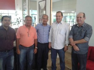 Na foto: Senador Vicentinho, José Luciano prefeito de Ponte Alta do Bom jesus, Ronaldo Dimas Prefeito de Araguaina e Lidenranças de Ponte Alta