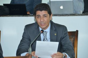 Deputado Valdemar Júnior preside CCJ que aprova PCCS dos servidores do Fisco