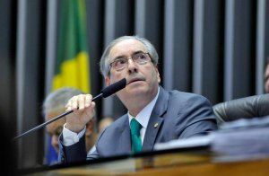 Pressão Politica de diversos partido pede saída de Cunha da Presidência da Mesa Diretora
