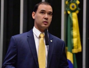 Vicentinho Júnior autor que apresentou a emenda que alterou a LDO de 2018