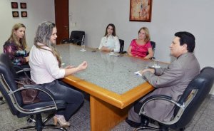 Osires Damaso (DEM), recebeu em seu gabinete a presidente da Liga Feminina de Prevenção e Combate ao Câncer, Edneide Cardoso Ponte, e mais três voluntárias.