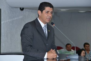 Deputado Valdemar Júnior pede cautela aos demais parlamentares em suas ações