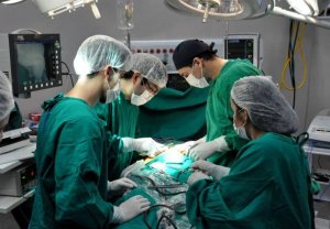 Médicos especialitas deverão cumprir metas como atender as demandas por cirurgias eletivas no estado.