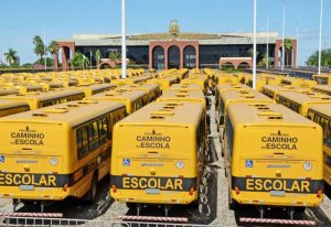 Governador Carlesse autoriza transporte escolar urbano gratuito e seguro para estudantes da rede estadual nas 3 maiores cidades do Tocantins