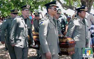 Sepultamento do sargento Wiratan foi marcado pela emoção