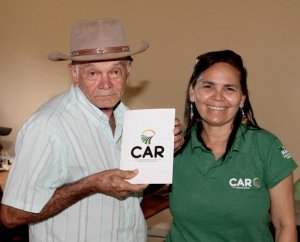 SeU Maninho recebe título do CAR em Mateiros - Fernando Alves/Governo do Tocantins 