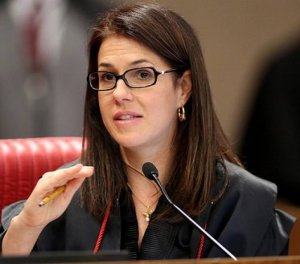 Luciana Lóssio: "Esse dinheiro pode ter ido para outros candidatos do PMDB, inclusive"