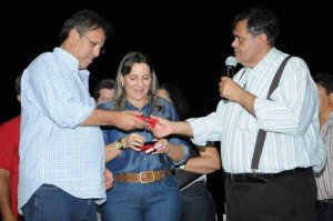 Lider de Colmeia Carlos Alberto em agradecimento ao Governador Marcelo Miranda pela entrega dos equipamentos ao Agricultores familiar no Assentamento PA Marilia em Colmeia