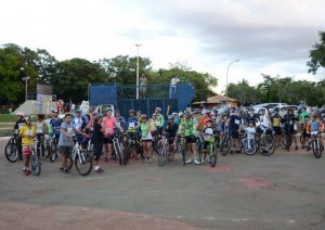A concentração ocorreu na Praça dos Girassóis, em frente ao Palácio Araguaia e o grupo de cerca de 50 ciclistas, seguiu rumo ao Parque Cesamar