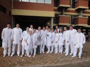 Alunos de Medicina durante estágio no Hospital Geral de Palmas