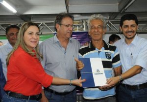 Marcelo entregou, na manhã desta sexta-feira, 1º de dezembro, mais 60 títulos definitivos de propriedades rurais para moradores do município de Taguatinga