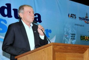 Presidente da ATM, João Emídio de Miranda, discursa durante a solenidade de lançamento de programa do Governo do Estado