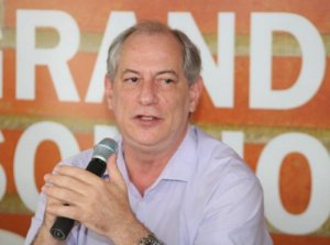 As críticas do presidenciável são reforçadas pelo presidente do PDT, Carlos Lupi, que acusa Bolsonaro de familiocracia