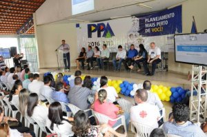 As centenas de pessoas que marcaram presença no Colégio Estadual Ernesto Barros, em Colinas, irão colaborar com a construção do Plano Plurianual 2016-2019