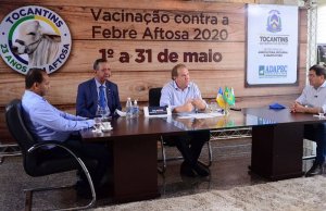 Em "live", governador Mauro Carlesse abre oficialmente Campanha de Febre Aftosa no Estado.