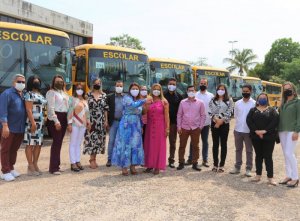 Diretorias Regionais de Educação recebem ônibus escolares