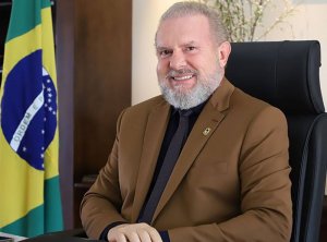 Governador Carlesse comemorou a decisão e solicitou ao reitor da Unitins, Augusto Rezende, providências para a realização do primeiro vestibular 