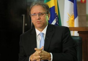 depois de ter sido deputados por varios mandatos, Marcelo Miranda foi eleito governador do Tocantins três vezes e uma vezpara o senado