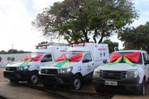 02 ambulância modelo pick-up Hilux adquiridas com emendas dos deputados Nilton Franco e Dulce Miranda vai proporcionar mais conforto, rapidez e segurança nos transportes dos pacientes
