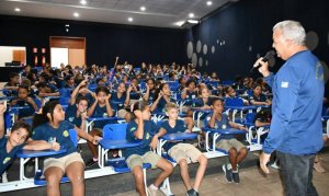 Estudantes da ETI Anísio Teixeira em Palmas recebem informações sobre trabalho da Adapec - 