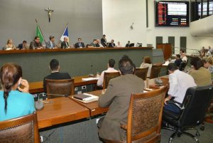 A afirmação sobre a deficiência de recursos para o 13° foi incialmente dita pelo secretário da Fazenda, Paulo Afonso Teixeira